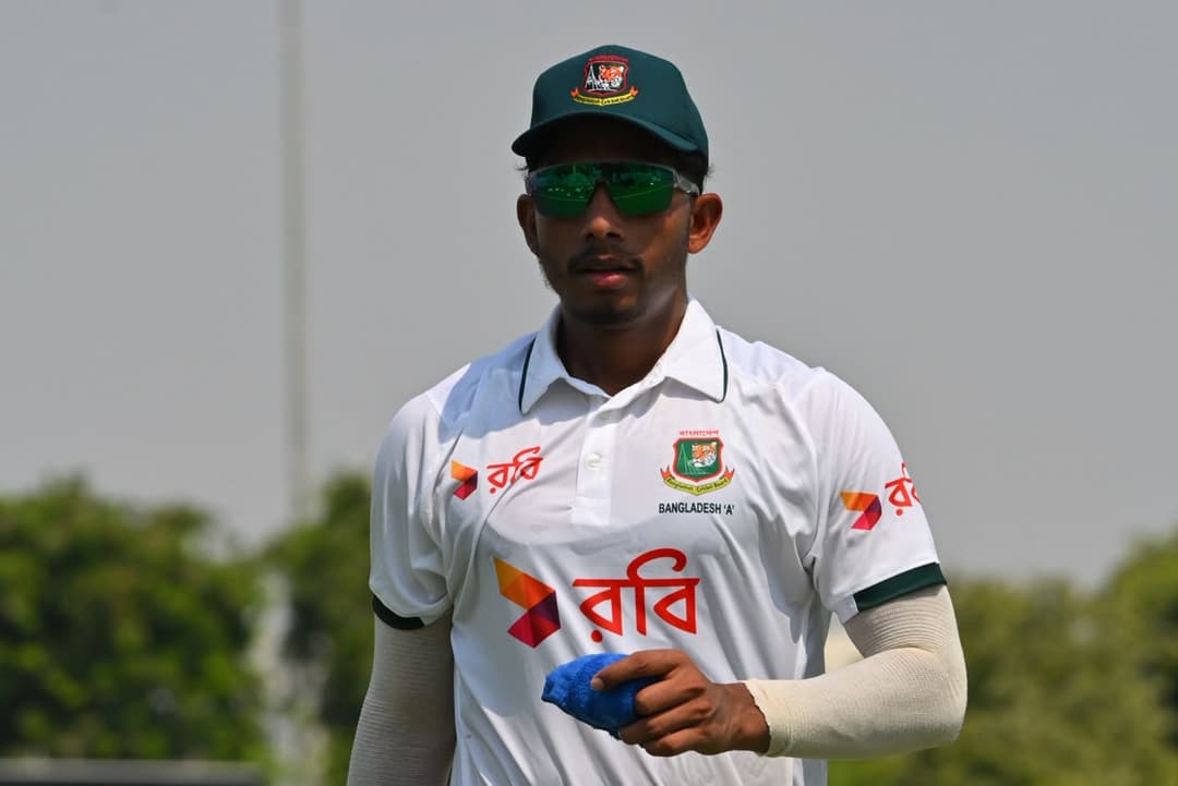 Iqbal Hossain Emon was among wickets ©BCB