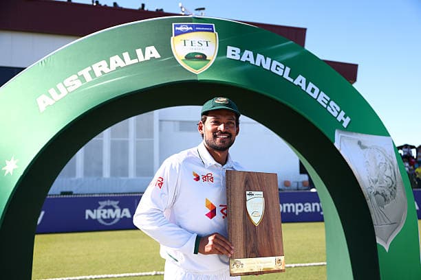 Shanto with the trophy ©Getty
