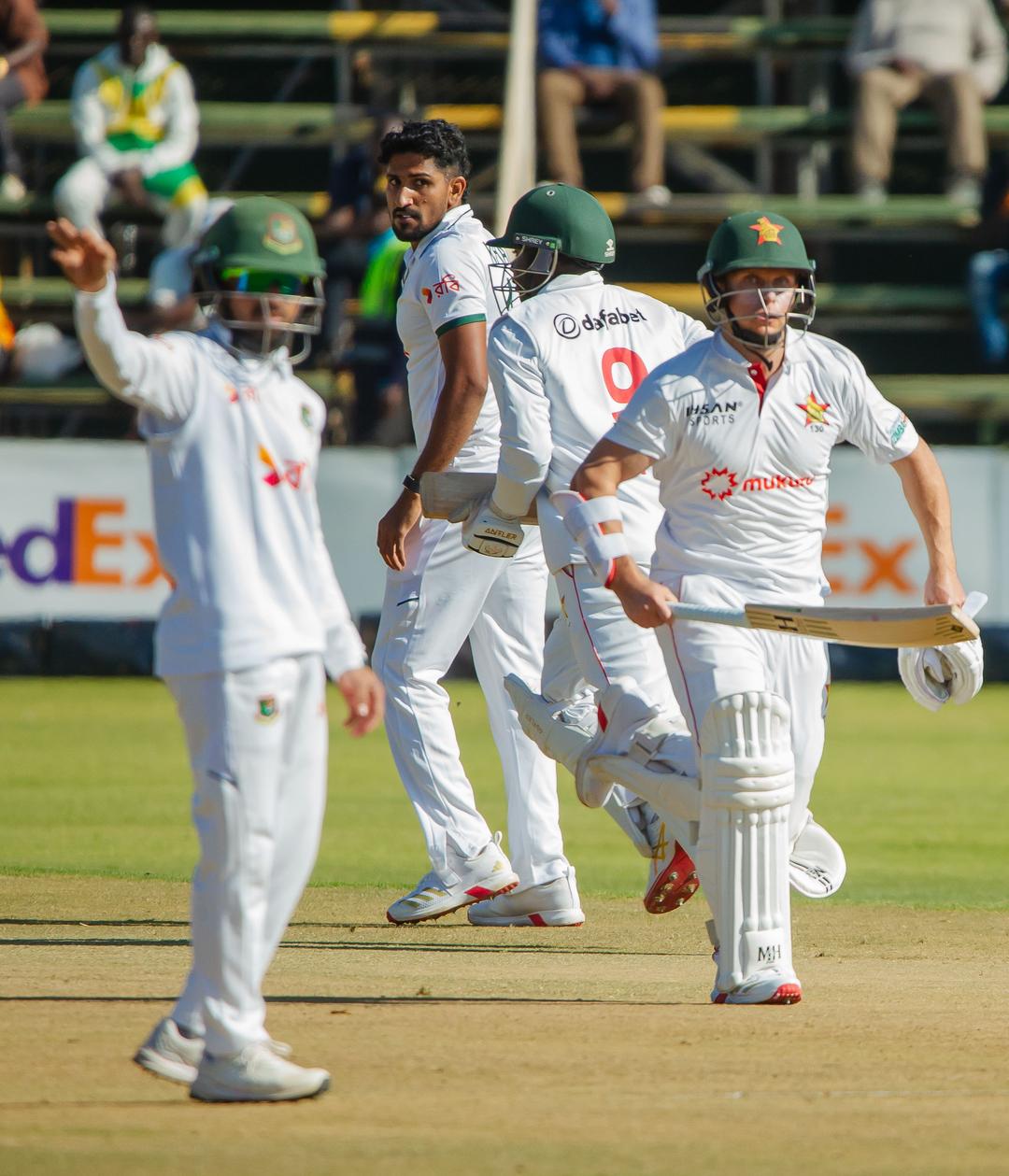 Bangladesh struggled with the ball ©ZC
