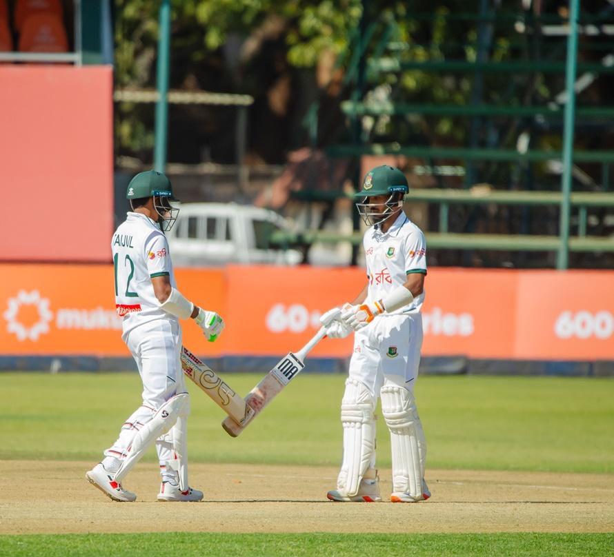 Bangladesh had a tough outing with the bat ©ZC