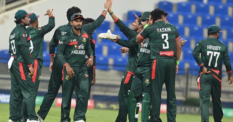 Bangladesh took wickets in regular intervals ©ACB