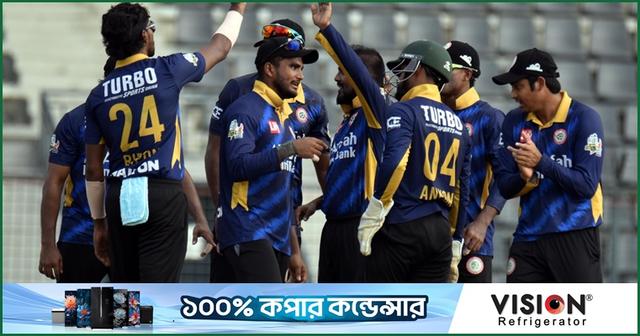 বোলারদের নৈপুণ্যে ঢাকার অনায়াস জয়