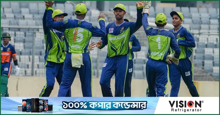 বৃষ্টিভেজা ফাইনাল ম্যাচ পরিত্যক্ত হলেও চ্যাম্পিয়ন অনূর্ধ্ব-১৯ দল