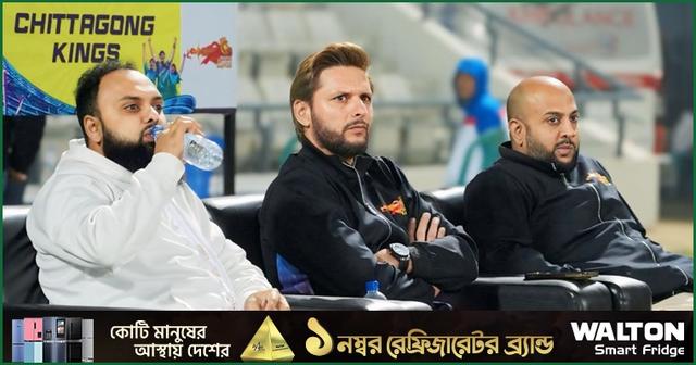 বাংলাদেশ থেকে শাড়ি নিয়ে যেতে বলেছেন আফ্রিদির স্ত্রী ও মেয়ে