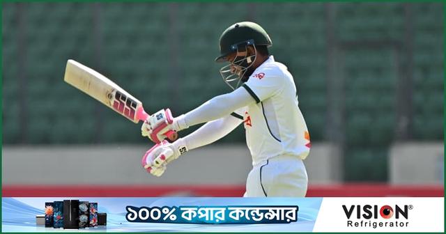 ম্যাকব্রাইনের ছোবল, মুশফিককে নিয়ে লড়ছেন মুমিনুল