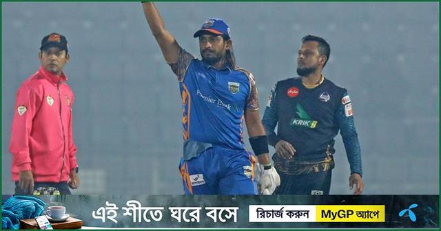 বিজয়ের বীরোচিত ফিফটিতে ঢাকাকে উড়িয়ে খুলনার চারে চার